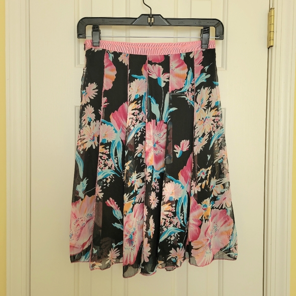 NWT Mango Japan Black Pink Blue Floral Print Mesh Pleated Flared Mini Skirt - Picture 1 of 7